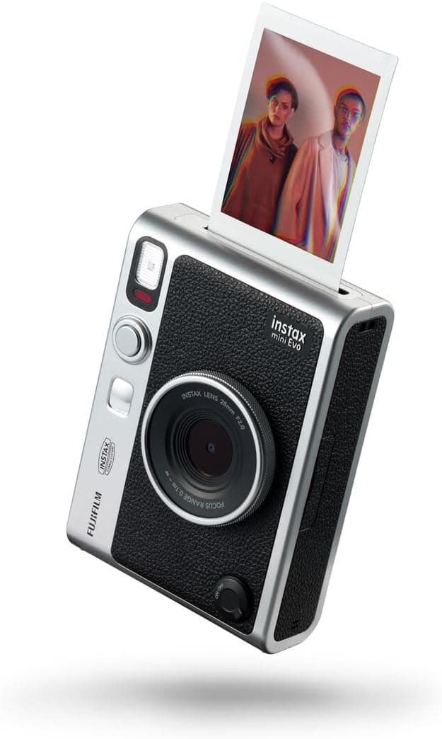 Instax Mini EVO en negro con su diseño retro de cámara doble objetivo